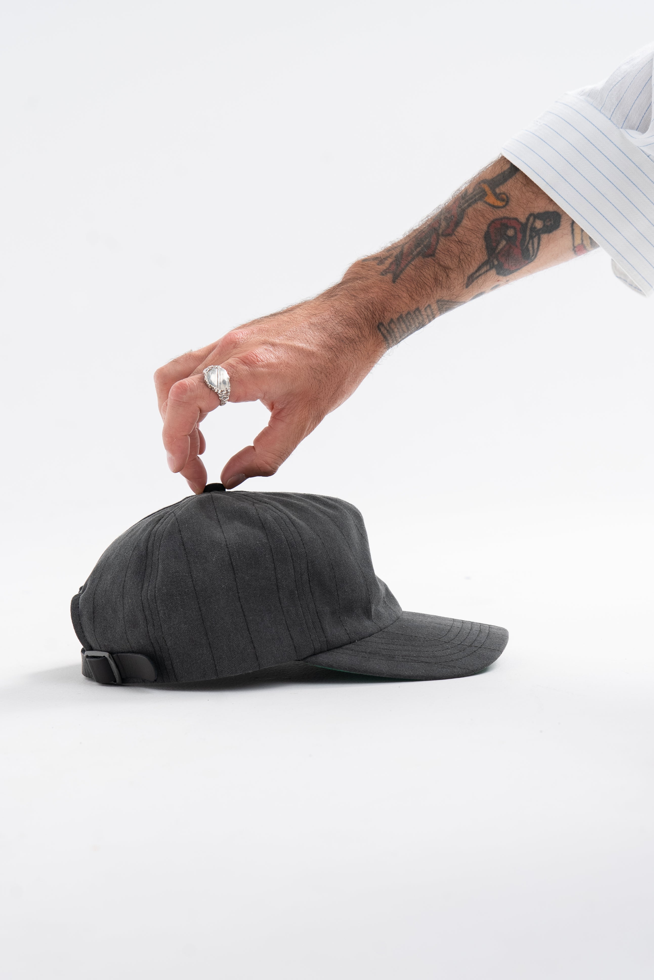 SPLIT PINSTRIPE ACE 6 PANEL - BLACK / CHARCOAL